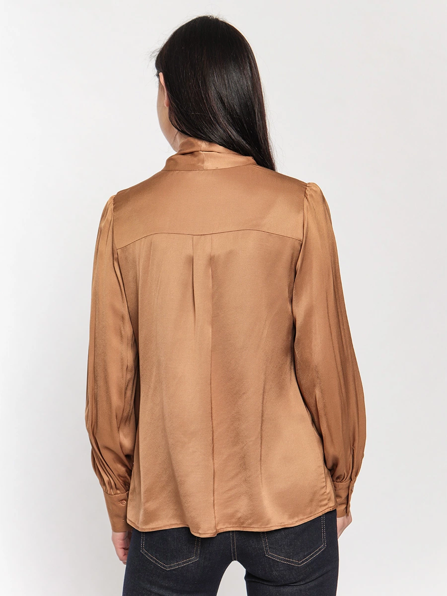 Атласная блуза с бантом